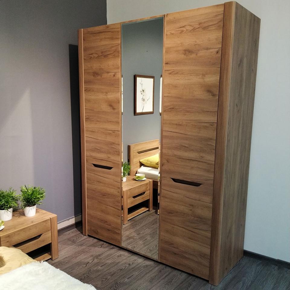 Распашные шкафы