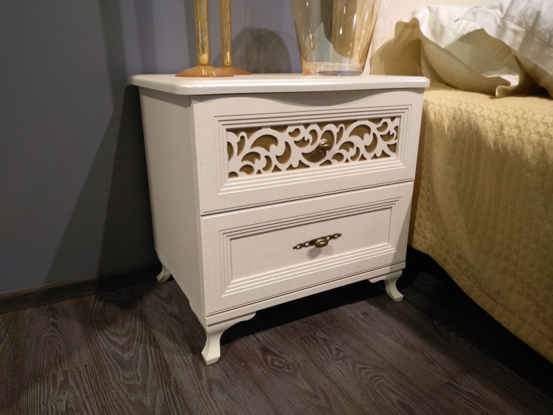 прикроватные тумбы
