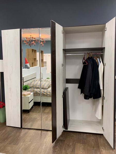 Распашные шкафы