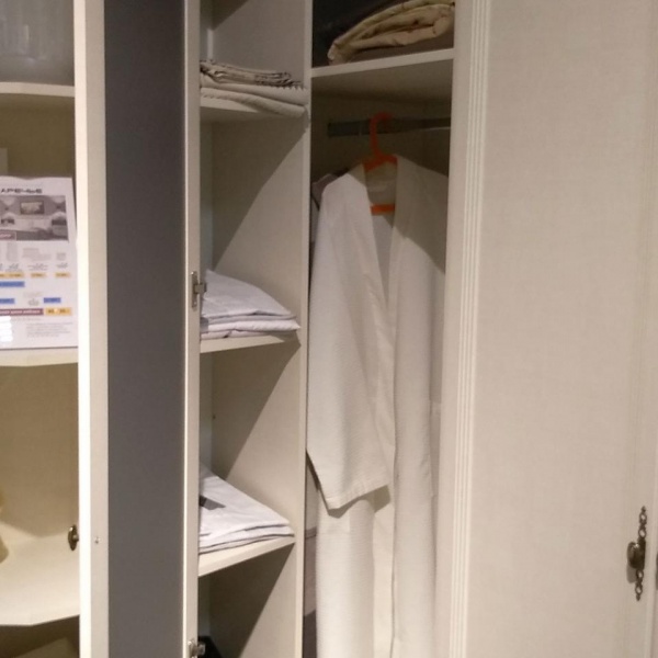 Распашные шкафы