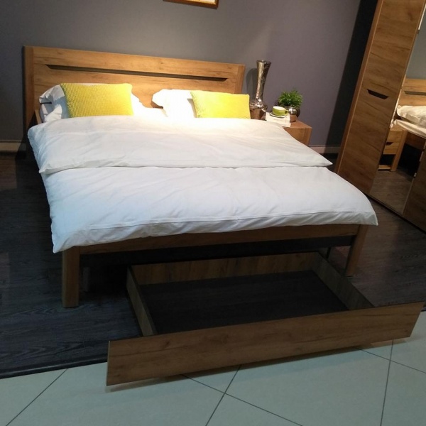 кровать в спальню