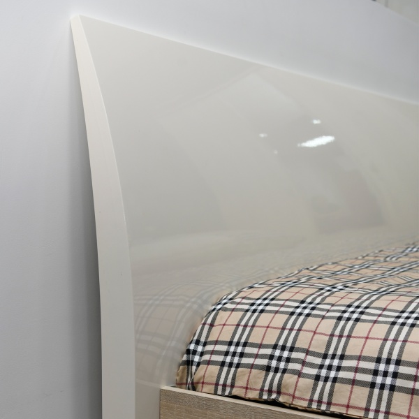 Двуспальные кровати