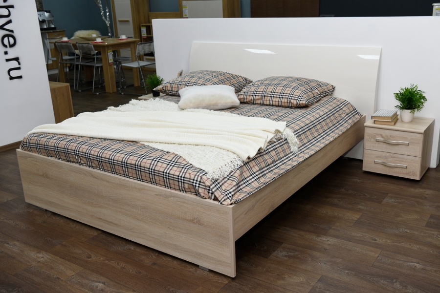 Двуспальные кровати