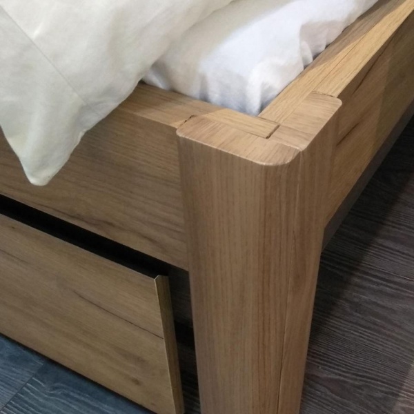 кровать в спальню