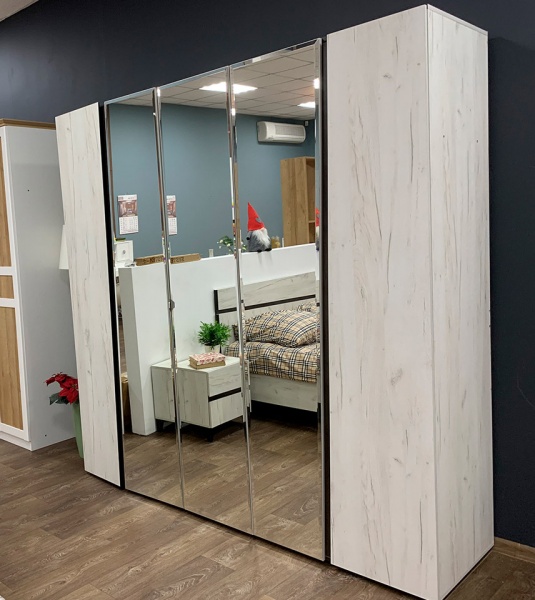 Распашные шкафы