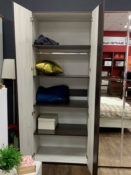 Распашные шкафы