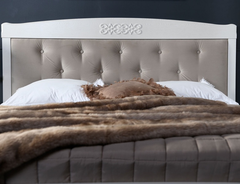 кровать в спальню