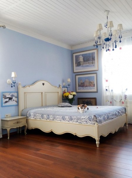 кровать в спальню