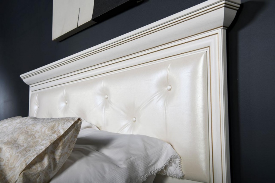 Двуспальные кровати