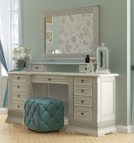 Туалетный стол