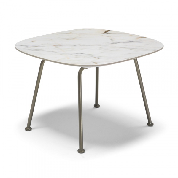 Обеденные столы